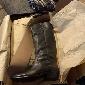 Carson pull on boots from Frye